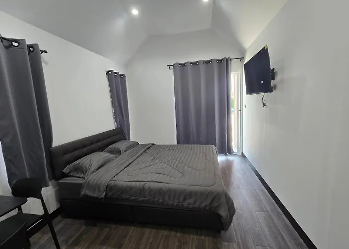 เซฟโซนรีสอร์ท สวนหลวง Safezone Suan Luang 木屋 曼谷