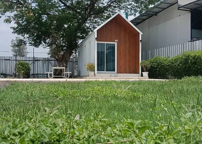 木屋 เซฟโซนรีสอร์ท สวนหลวง Safezone Suan Luang *